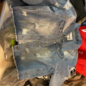 I’m selling 2 blue Jean jackets both for $20 a piece or 2 for 30.